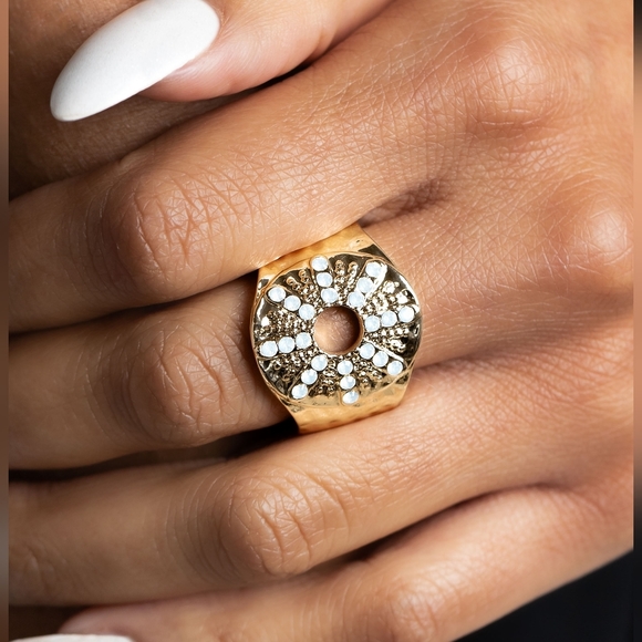 Stylish SUNBEAMS Gold Ring - Picture 3 of 3